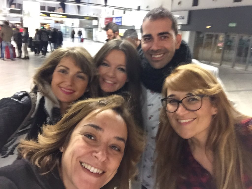 tmorenomorales's tweet photo. Expedición @Premios_Ondas @DescendientesCS @RTVA  primera foto de la mañana. Se nota eh 😂😂😂😂 https://t.co/Ei2AtzqXXx