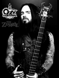 FrasesDRockstar's tweet photo. Hoy cumple años Rob "Blasko" Nicholson
Bajista (USA) 
De @OzzyOsbourne ex @RobZombie
#HappyBirthday #RobNicholson https://t.co/Hjda4GEW18