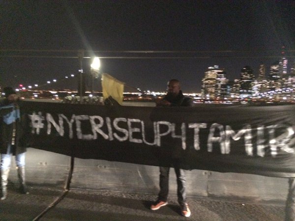 Harold_Jessen's tweet photo. #NYC: #PeoplesMonday #NYCRiseUp4Tamir shut down the Manhattan bridge! #BlackLivesMatter #TamirRice https://t.co/iwork9vI2h