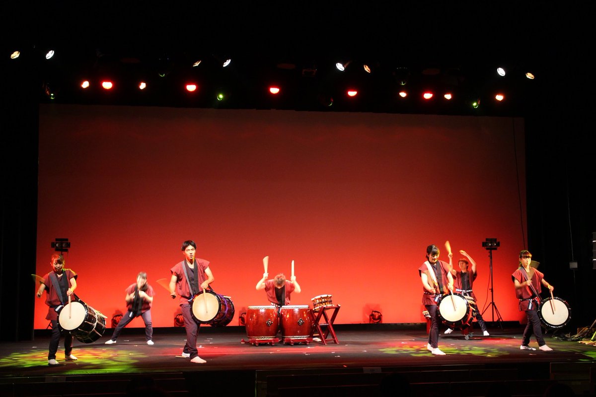 koudaikoyuukai's tweet photo. 23日にあった、冬の芸術展に鼓遊会が演奏をしました！3年生は工大祭で引退のため1,2年生での構成でした。
これからもっと演奏に磨きをかけ、今回よりも良い演奏に出来るよう練習を頑張っていきますL(‘▽‘)／ https://t.co/IAgZINrmV1