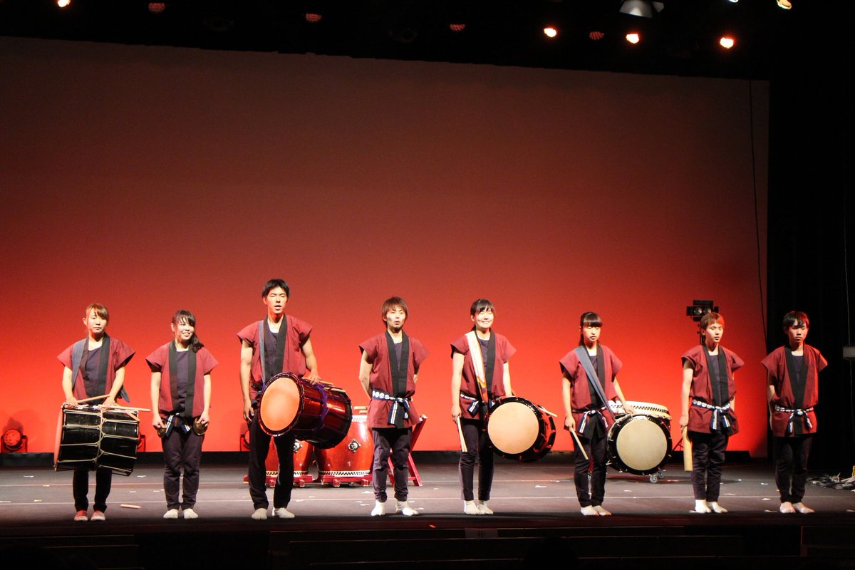 koudaikoyuukai's tweet photo. 23日にあった、冬の芸術展に鼓遊会が演奏をしました！3年生は工大祭で引退のため1,2年生での構成でした。
これからもっと演奏に磨きをかけ、今回よりも良い演奏に出来るよう練習を頑張っていきますL(‘▽‘)／ https://t.co/IAgZINrmV1