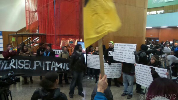 Harold_Jessen's tweet photo. RT @News2Tor Multiple violent arrests already in #NYC at the #TamirRice march #Anonymous https://t.co/OEgBpWo0m8