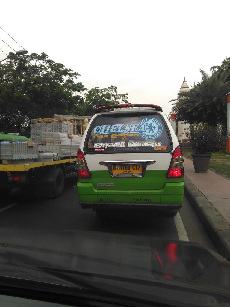 RadioElshinta's tweet photo. 10.45: RT @siswantovaro: jl daan Mogot perbatasan jkt - Tangerang macet yg dari arah kalideres ke tangerang https://t.co/OjCauk4wSv