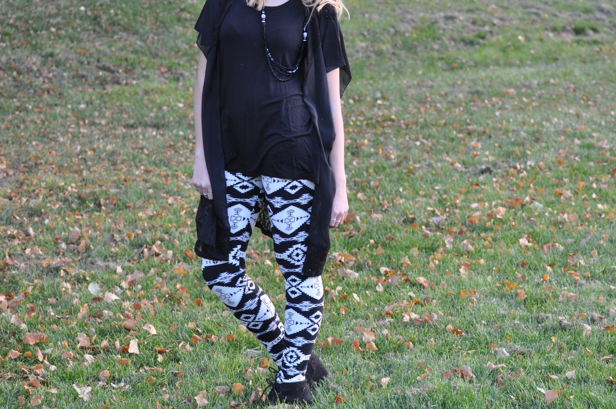 RedArrow_Co's tweet photo. Sale ends at midnight.  Shop now to get the discount.  #leggingsarepants #tunics #freeshipping https://t.co/36yvZb775E