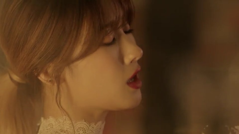 amang_utuh70's tweet photo. [Mv capt] #9muses #HyunA #SleplessNight https://t.co/y5bevPZSVQ