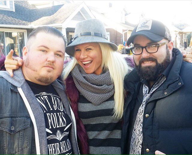 TwangofbgcTwang's tweet photo. On the set of Still the King today!! #CMT #StillTheKing #FilmingTV @AverageJoesEnt @Goldylocksrocks https://t.co/f3MMKxSV5J