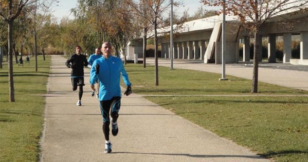partidazocope's tweet photo. ¡Ha vuelto el frío! @chemitamartinez os da buenos consejos para salir a correr en #KM42. https://t.co/faiLVDZAyk https://t.co/MTCdDorg4f
