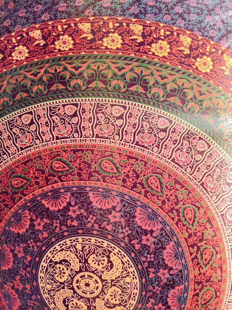 AugusteSkidd's tweet photo. Love falling asleep with this above me 😍 https://t.co/vGdrTqyHMq