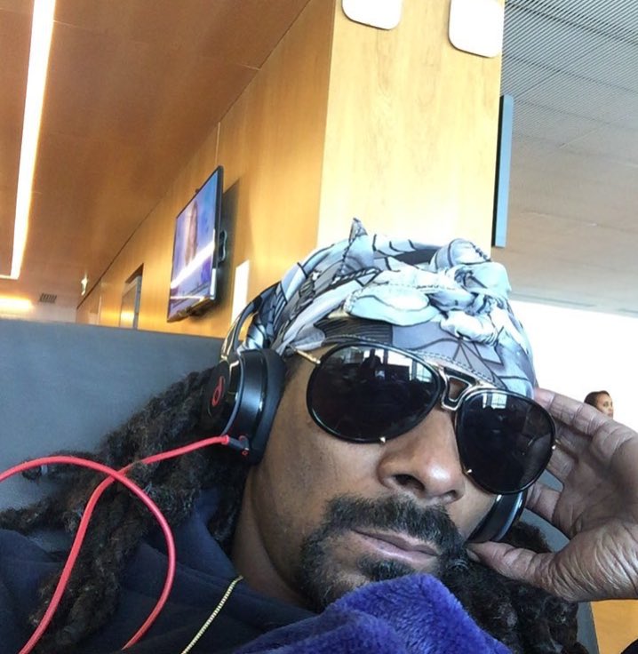 MegYuup's tweet photo. When your parents say you need to come out your room and socialize with the family. #ThanksgivingWithBlackFamilies https://t.co/KhEFchuJzS