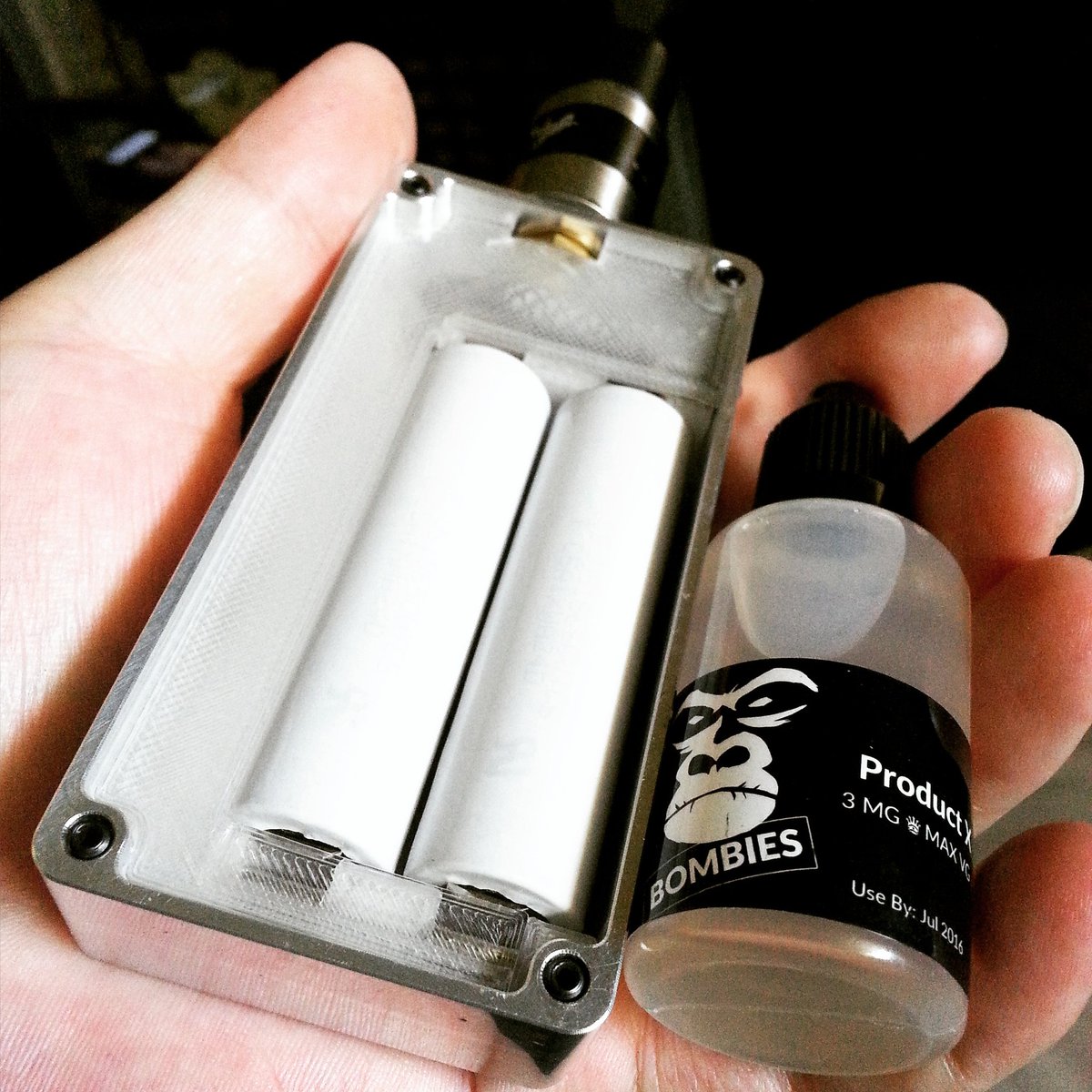 ChiefBigClouds's tweet photo. Nighttime #handcheck ✊ a look under the hood with Bombies 👍 #vape #boxmod #vapelife https://t.co/neEMUfqx6a