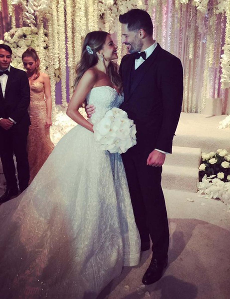 BazaarUK's tweet photo. Such a beautiful couple: See inside Sophia Vergara and Joe Manganiello's wedding  https://t.co/D78zw2w6O5 https://t.co/1CzEVyoydJ