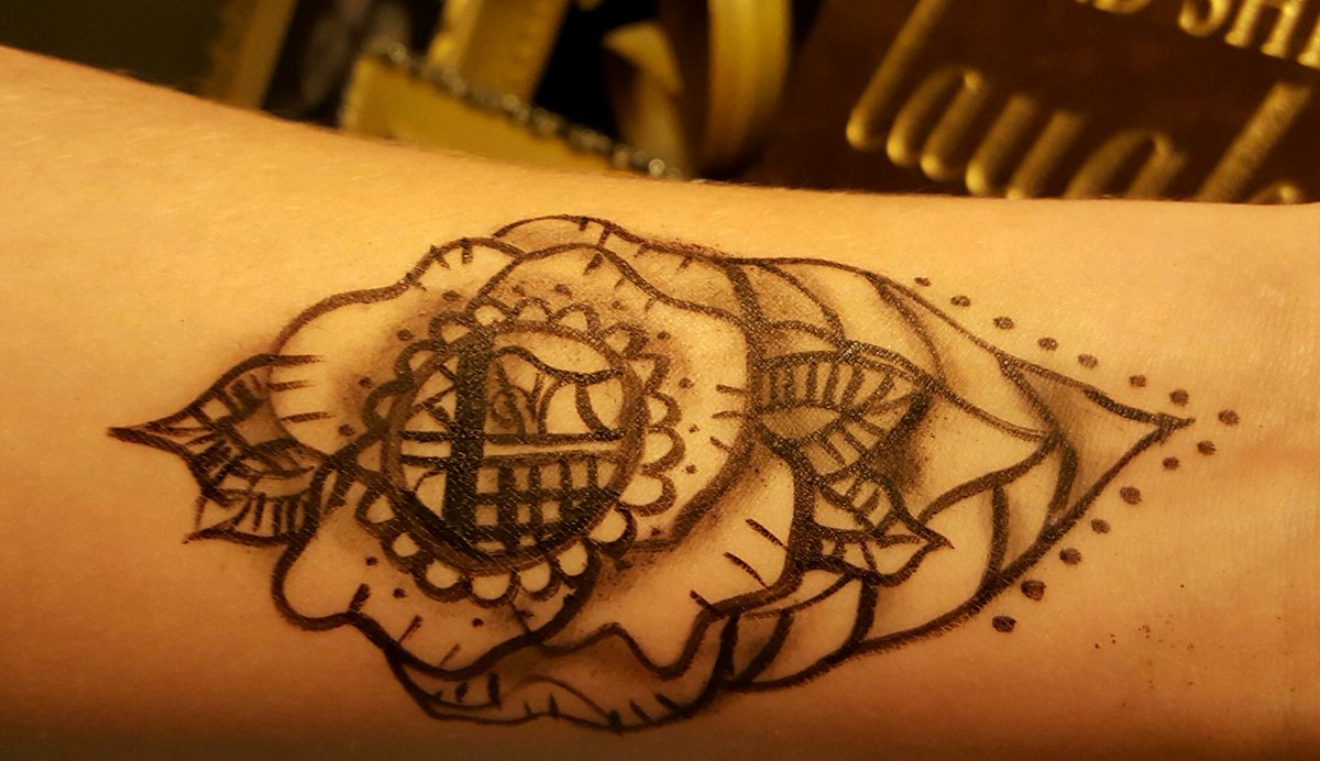 mwinebarger's tweet photo. I think I'd let this girl design my tattoo.  So creative!  #firstattempt https://t.co/QLSDUhsFZp