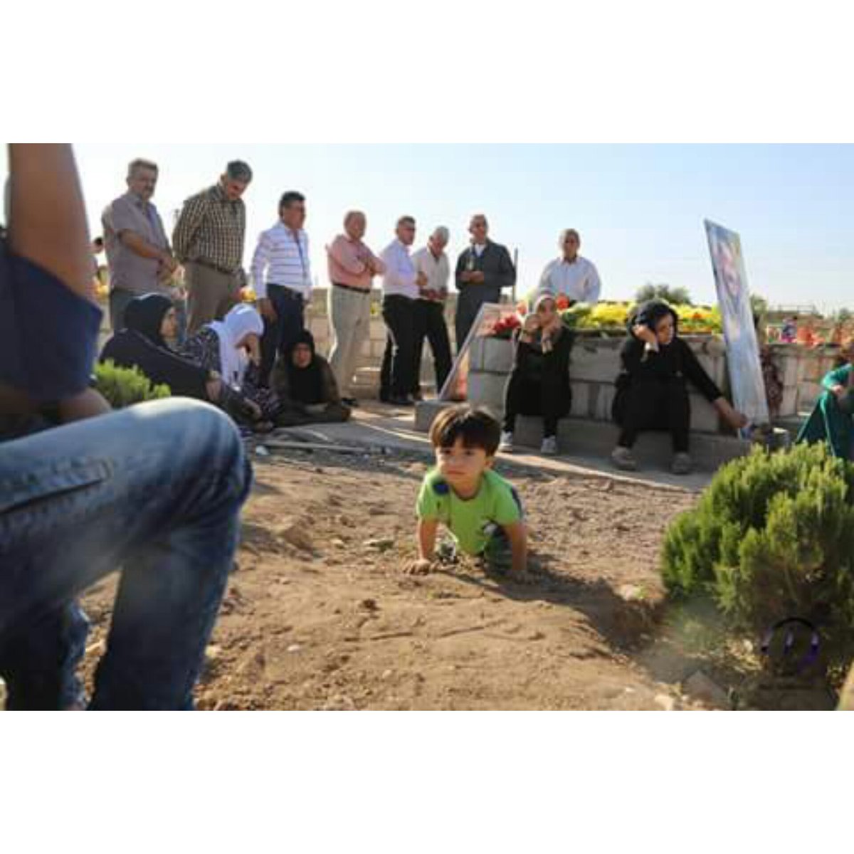 Servanameed's tweet photo. Gidenlerin ardından..
Kobané Şehitliği https://t.co/4Q9XCa6CxR