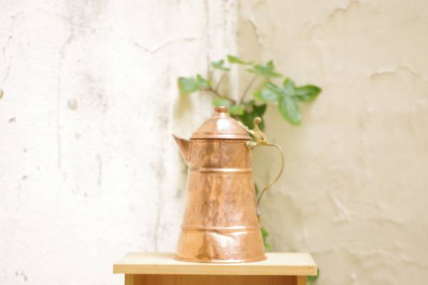 【新商品が入荷！】レアアンティークがこの価格♪
アンティーク銅製ポット／食器　紅茶　コレクション　美品