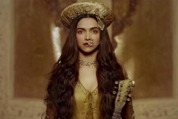 klozeedotcom's tweet photo. Loving @deepikapadukone's look and the music in @BMmovieFC!
#BajiraoMastaniMusic https://t.co/uuG5ItiMEp