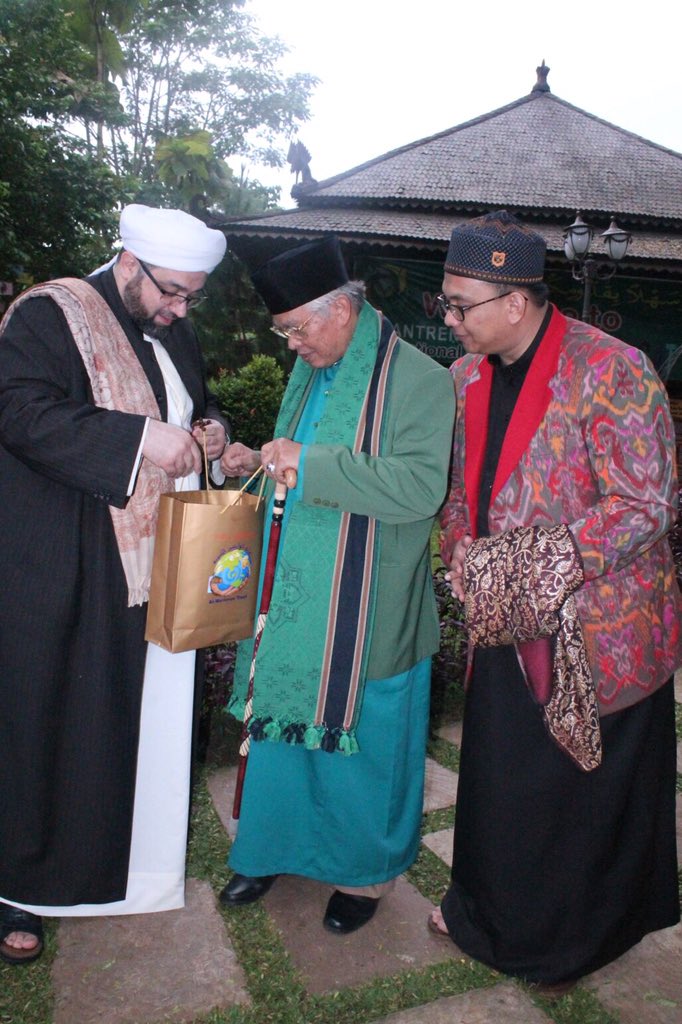 Nurriyyah wa durriyah Sayyid Syeikh AQJ at <a href="/jagatarsyibs/">IG: @pesantren_jagat_arsy</a> <a href="/budirhakim/">Budi Rahman Hakim, Ph.D.</a>