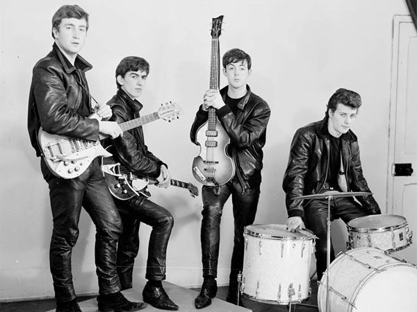  hoy es el cumpleaños del británico Pete Best, primer baterista de ¡74 añazos! Happy birthday! 