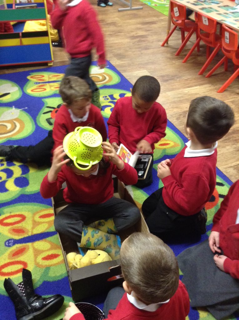 TPAF2LB's tweet image. Reading and role-play in FS2 @TheParksAcademy! #classread