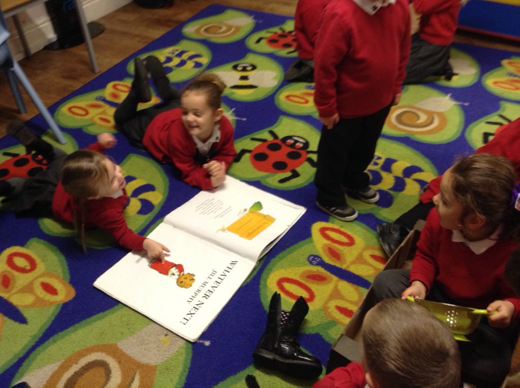 TPAF2LB's tweet image. Reading and role-play in FS2 @TheParksAcademy! #classread
