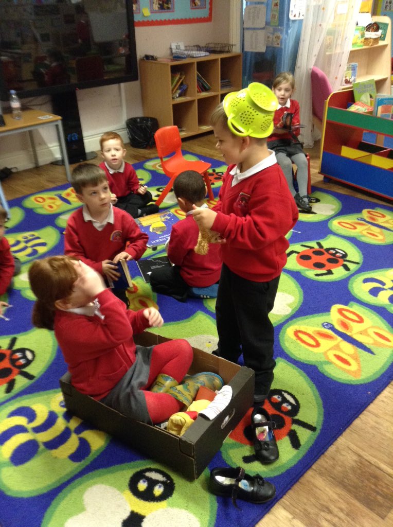 TPAF2LB's tweet image. Reading and role-play in FS2 @TheParksAcademy! #classread