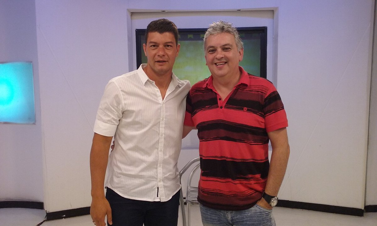 Junto al más ganador de la historia de <a href="/BocaJrsOficial/">Boca Juniors</a> <a href="/sebabattaglia5/">Sebastian Battaglia</a>. Hoy DT y con ganas de arrancar. <a href="/RashJeans/">Rash</a>