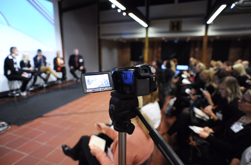 paucharp's tweet photo. #HRVpaneeli "Miten Digi vaikuttaa HR:ään?” @UudistaUudistu #UU15 @HRviesti https://t.co/jNyrCNUP79