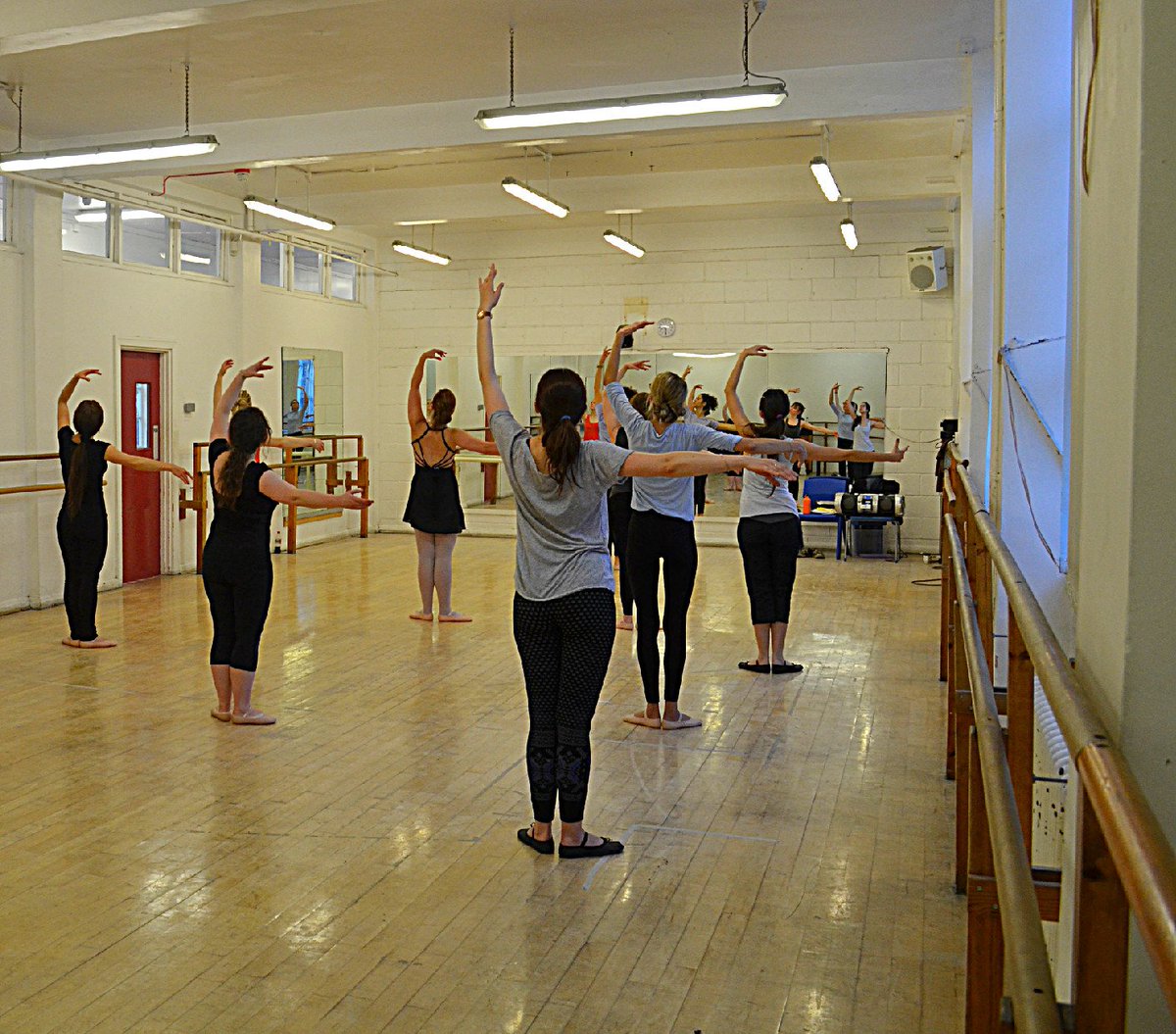 Ballet4Life.com® (@ballet4lifeuk) on Twitter photo #mumsalert ! Complete #beginner #ballet 7pm #contemporary 8pm 26.11 7pm @arts_ed <a href="/ForMumsChiswick/">ForMums Chiswick</a> <a href="/westlondonmums/">West London Mums</a> #mumsalert ! Complete #beginner #ballet 7pm #contemporary 8pm 26.11 7pm @arts_ed <a href="/ForMumsChiswick/">ForMums Chiswick</a> <a href="/westlondonmums/">West London Mums</a>