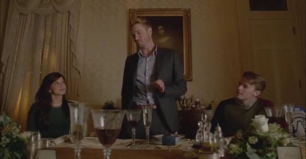 sqnewsupdates's tweet image. Chanel and The Radwells in 1x10, "Thanksgiving" #ScreamQueens