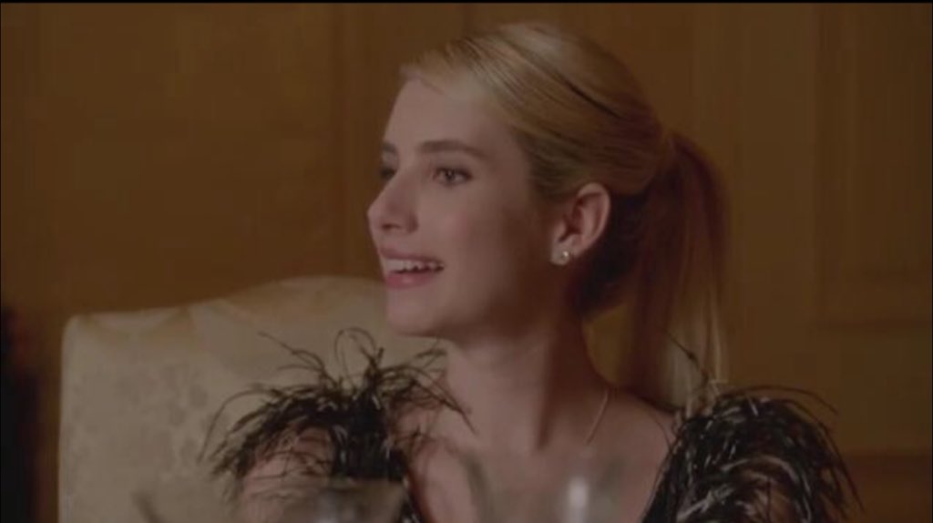 sqnewsupdates's tweet image. Chanel and The Radwells in 1x10, "Thanksgiving" #ScreamQueens