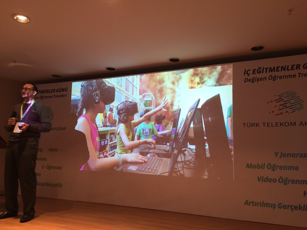 #turktelekomakademi iç eğitmenler gününde sanal gerçeklik üzerine konuşuyoruz ve birazdan tecrübe edeceğiz.