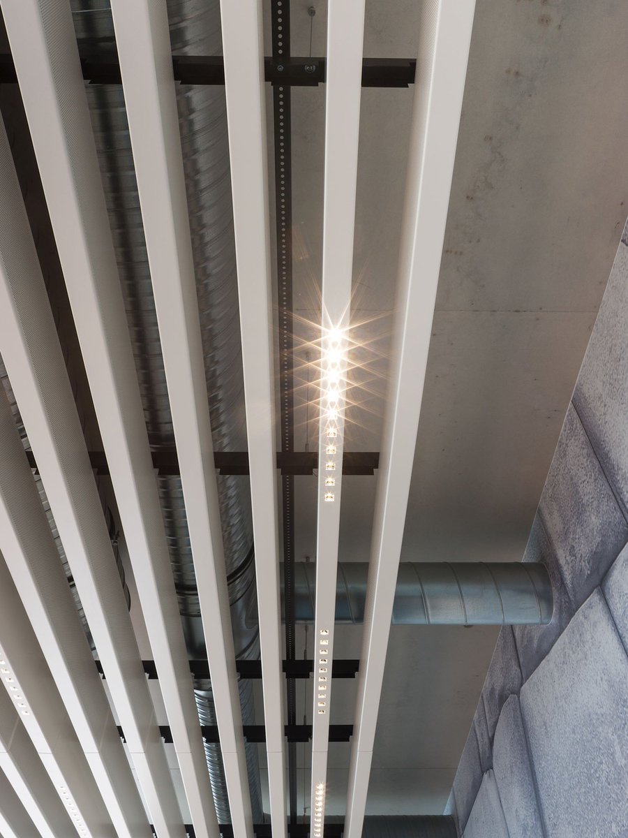 Vanhout.pro binası, Durlum’un tavan ve aydınlatma çözümleriyle şekillendi. bit.ly/1XnEn7A