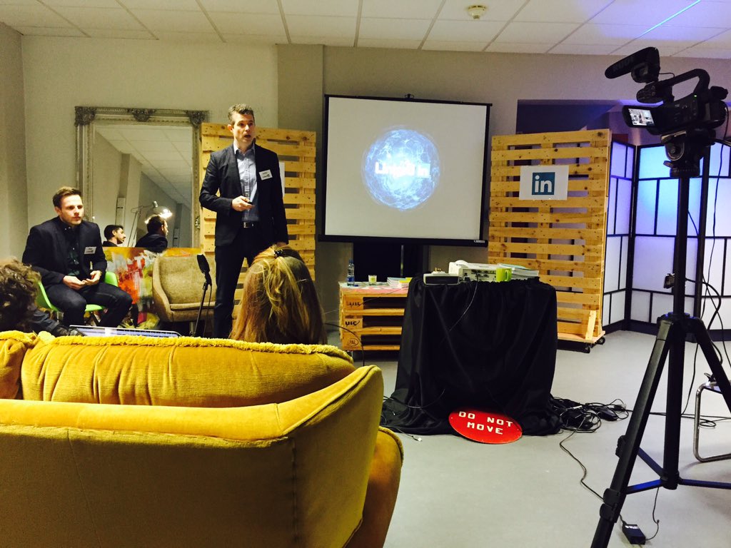 wearebroadlake's tweet photo. The @LinkedIn team opening #InsightMorning in #TheBlackBuilding #Network LI as a Content Marketing Platform .. https://t.co/w6w3cd3guh
