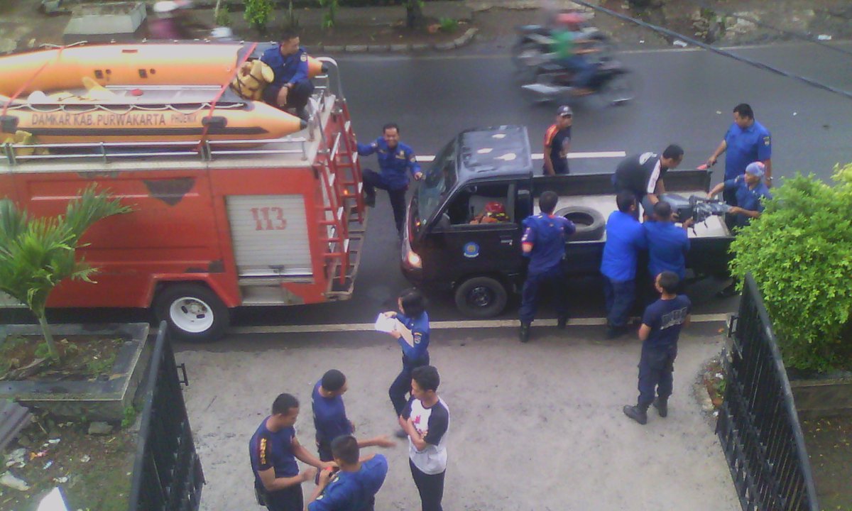 Luncuran evakuasi korban tenggelam d Cilangkap #team #rescue @damkaristimewa 
<a href="/DediMulyadi71/">Kang Dedi Mulyadi</a> <a href="/ama_jentreDKP/">Ama Ruslan DKP</a>