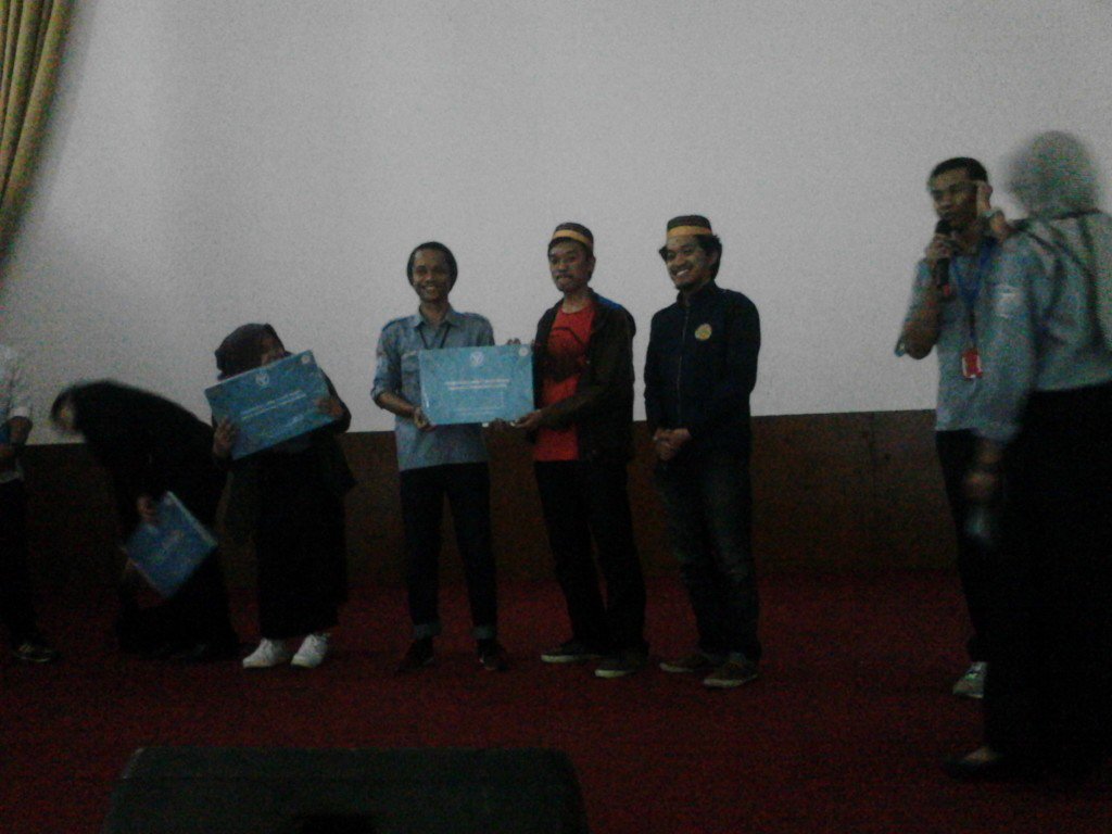 himaiftelkom's tweet photo. [LT]selamat pemenang lomba tubes pertama explosif 2015 :) @ExplosifTelU https://t.co/W8UOaMsEZD