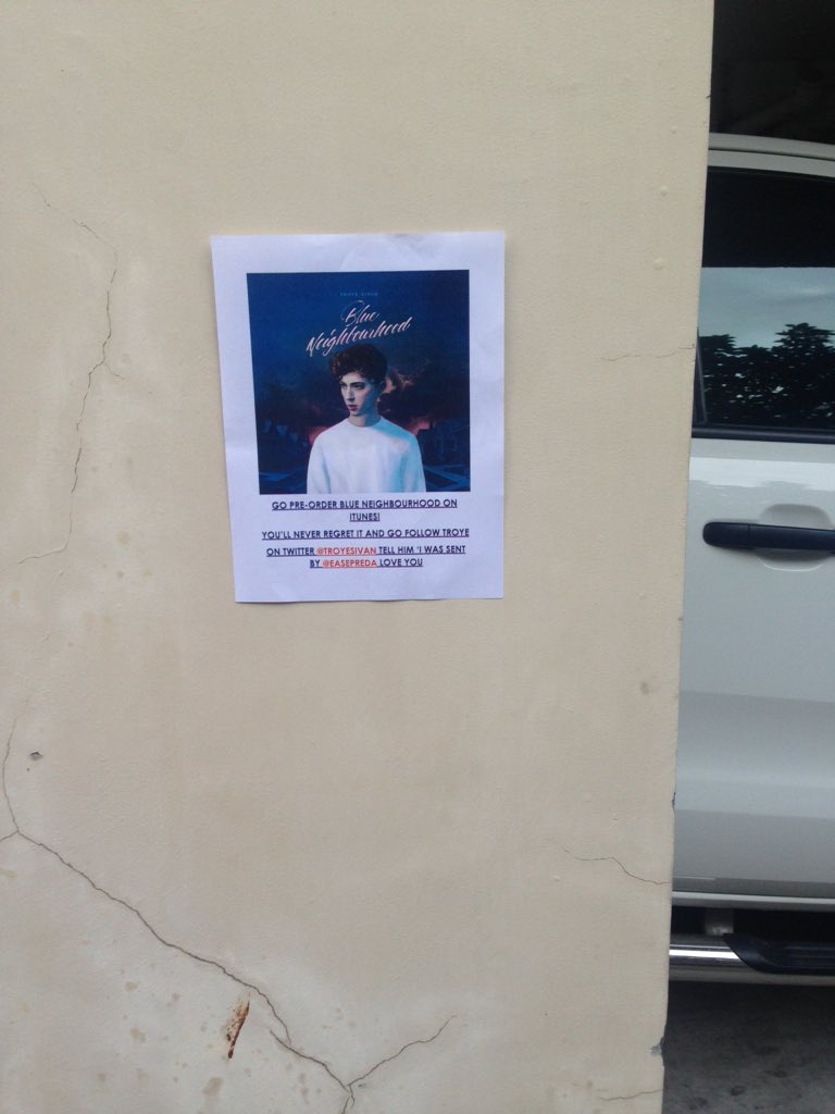 SlGHMOAN's tweet image. @troyesivan so i posted this around town at random places. i put 1 on a car ahaha notice me troye?☺️💖

GUYS RT PLS😚💖