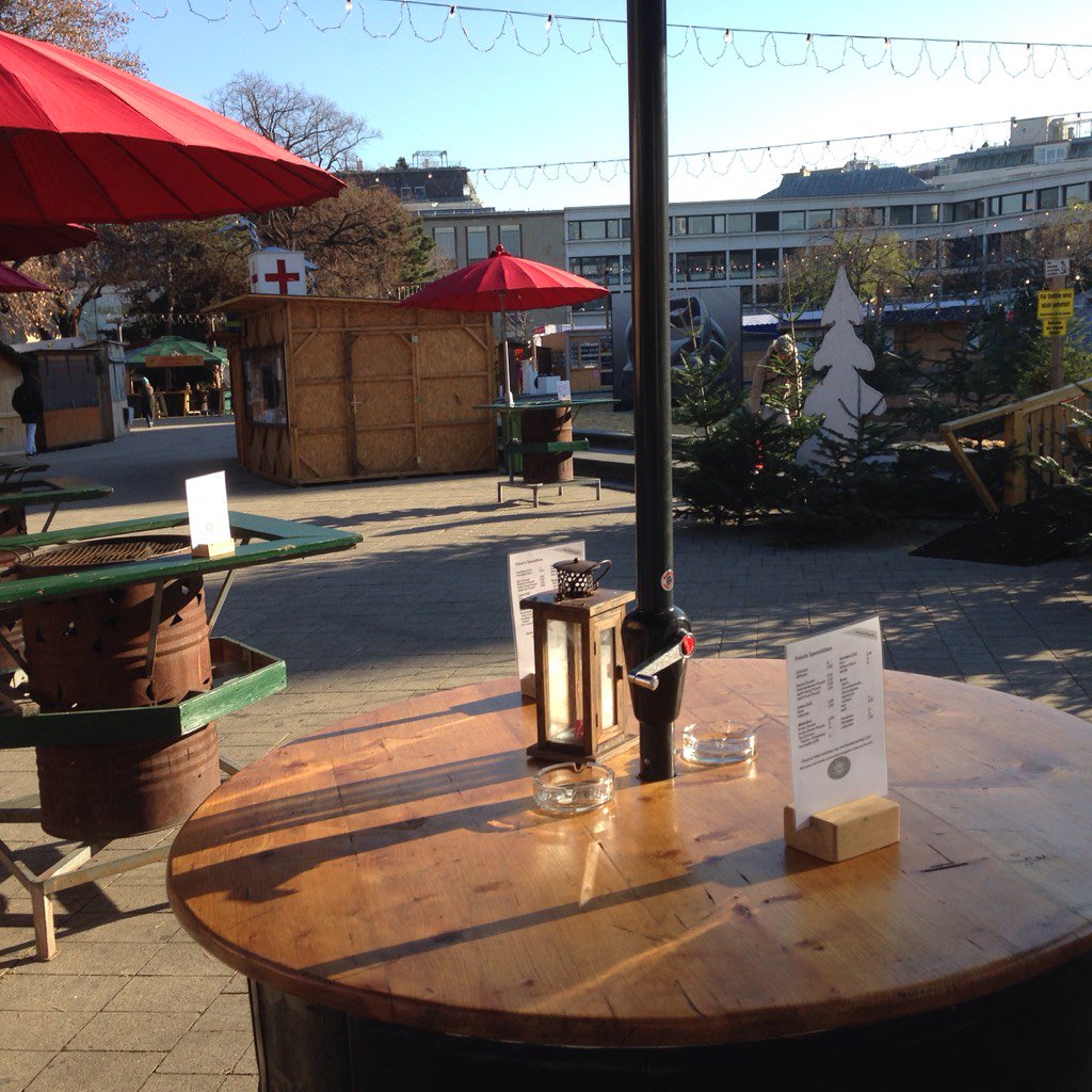 ZumFranz's tweet photo. Heute Kaiserwetter am #Karlsplatz!
#Weihnachtsmarkt #Adventmarkt
#Bio #Punsch #Glühwein #Glühmost https://t.co/383GqtGaAU