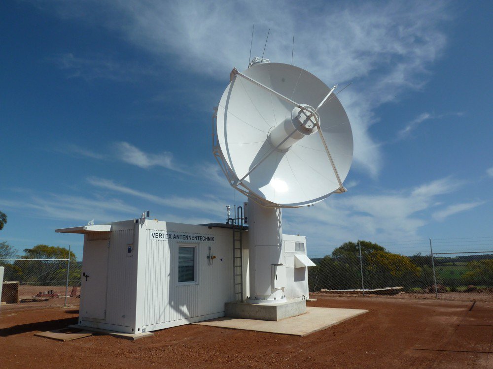 esaoperations's tweet photo. Tracking new missions from #downunder: ESA installs dish antenna in Australia #estrack40 https://t.co/uT4tUKQW0d https://t.co/PO8puXB3mr