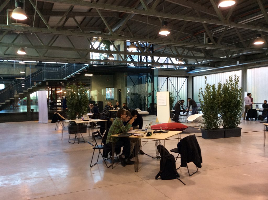 startup_italia's tweet photo. Un mentor per una startup. Questo è il bello di #GoogleLaunchpad per la prima volta in Italia al @TalentGardenit https://t.co/mmGfC7YMnV