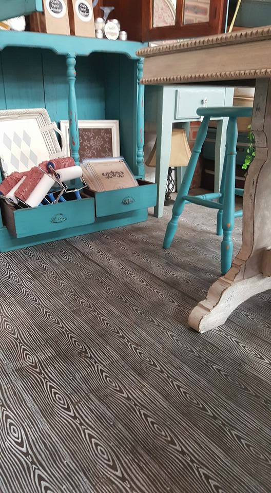 webstersaus's tweet photo. House of Imperfections fab concrete floor using a patterned paint roller! #ausupcycledhour https://t.co/oc3o5GtnHe https://t.co/5BkiwtWM66