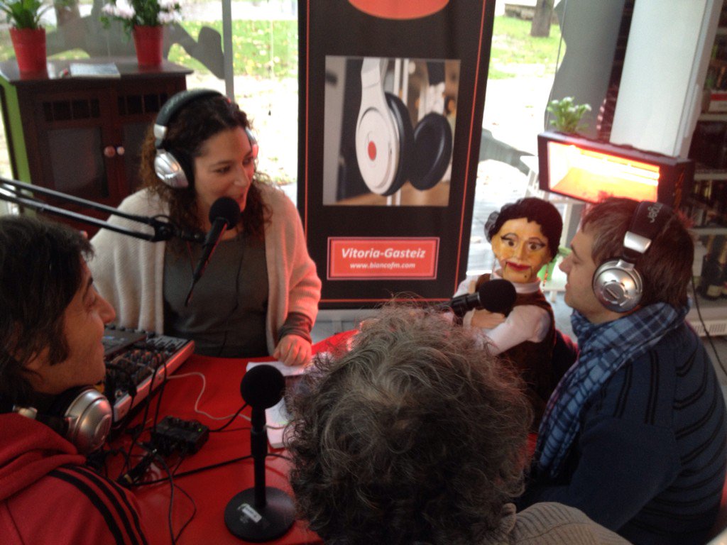 dramagia's tweet photo. En un rato entrevista en @BiancoFm Amanece en el Prado. Ahora el Señor Pérez. @magioneto https://t.co/LbBKSjb0Pw