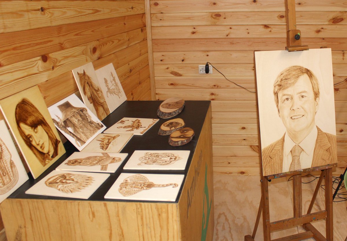 Baptistarnhem's tweet photo. Zat jl weer Demo Dag bij Baptist gehad. Dennis van Metabo, Daan met pyrografie en Hans en Eisse van Houtwerk Renkum https://t.co/Vc9hOFJncd