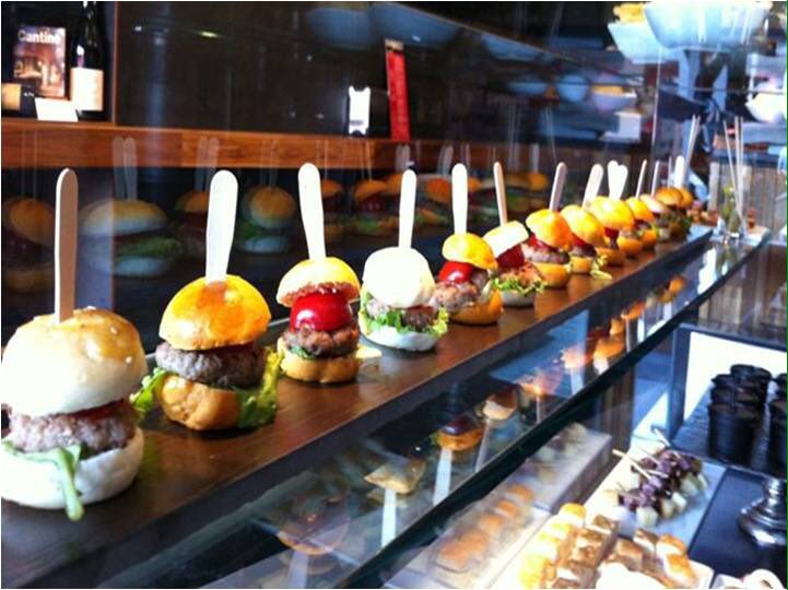 Manifut's tweet photo. Sono previste due categorie nel concorso #StreetFoodDesign: 
a) street-eat 
b) accessori per lo #streetfood! https://t.co/XUBtmT6AEO