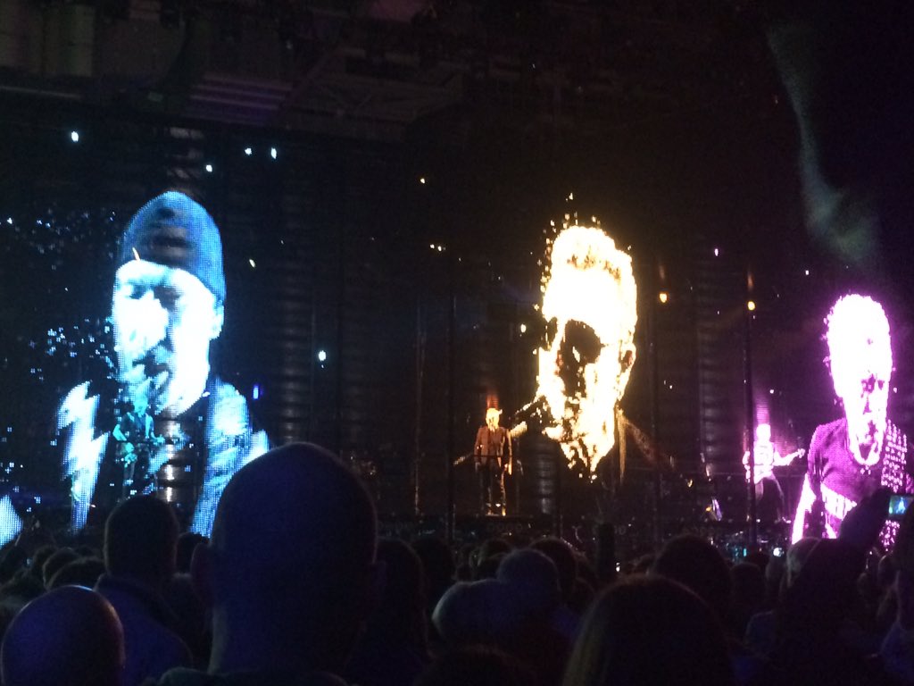Dr_deniseod's tweet photo. #poweREDbysalesforce #U2 Unforgettable Show.βοΈ https://t.co/jsB5ZXUWLY