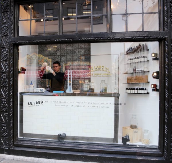 LibertyLondon's tweet photo. Have your Le Labo perfumes made live ! Collect your free sample of Thé Noir 29 from the counter this week! https://t.co/One4lhNszE