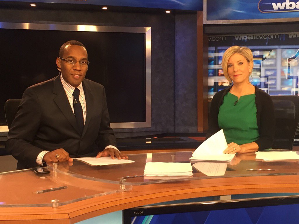 MindyWbal's tweet photo. Back to paper scripts this morning. iPads are on the fritz! #LowTechTuesday. @JNNewtWBAL https://t.co/K9plBqUIdC