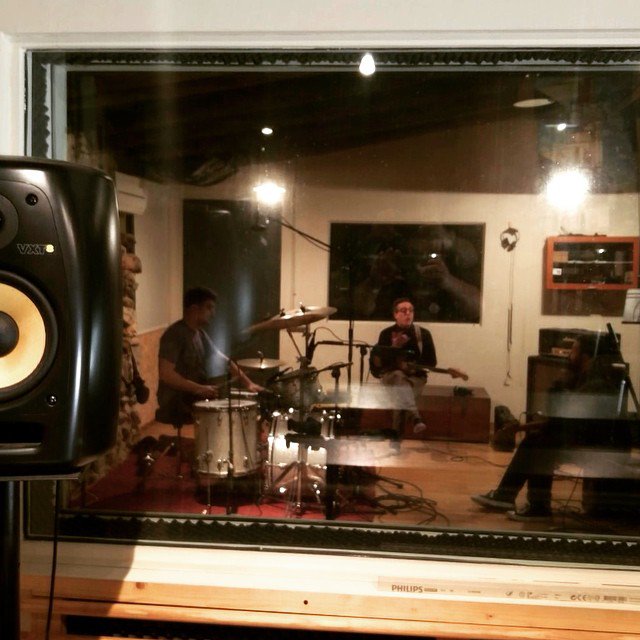 Nueva Vulcano grabando canciones nuevas junto a Santi Garcia, o sea que #staytuned! #NuevaVulcano #Grabando #Hitets