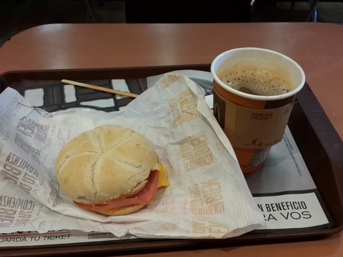 estebanbossie's tweet photo. Después de ir a buscar la nota de teor��a se desayuna tranqui #chauteoria https://t.co/9BrFXVOiKa