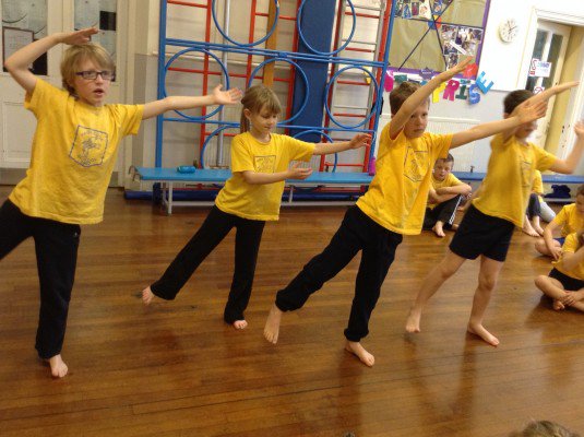 ThinkCreateMove's tweet image. Hade Edge: 'Dance linked to geography work on rivers. We created the movement of water, a very calming lesson'