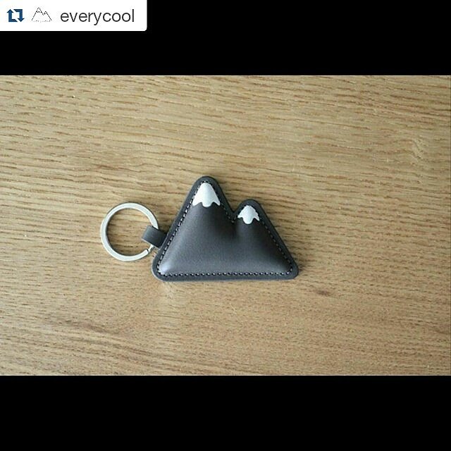 every.cool keychain on Etsy!

etsy.com/listing/257659…

Genuine leather, hand stitched,hand painted
