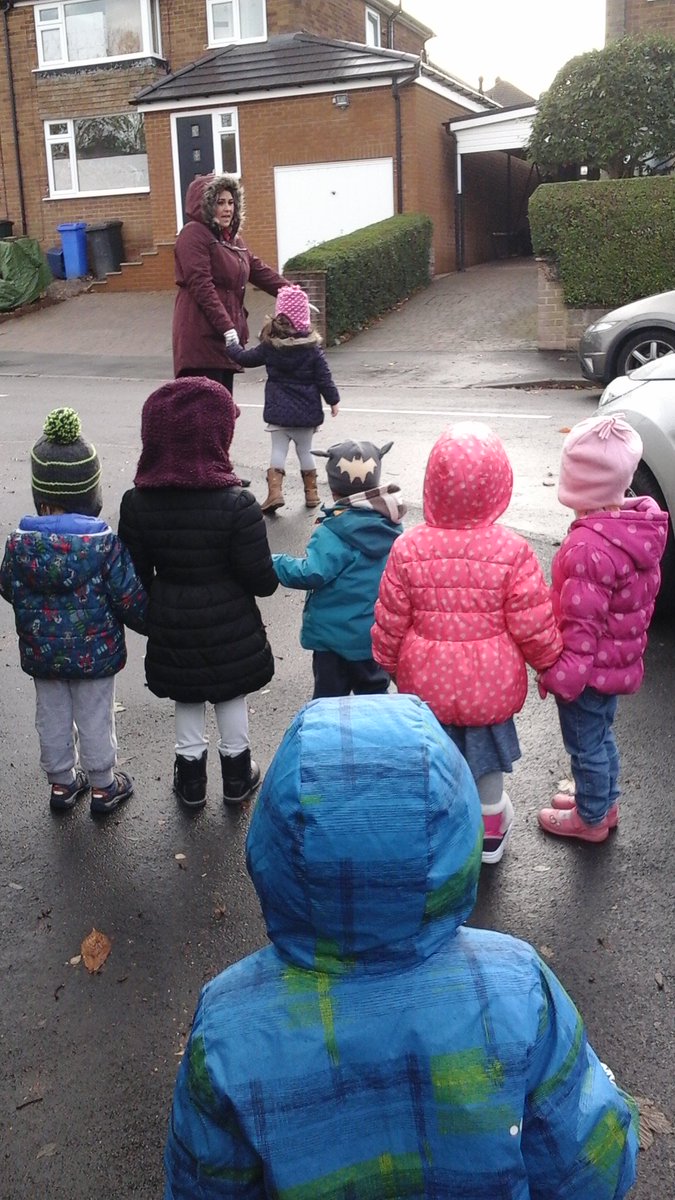 WoodlandsPre's tweet image. Safety week this week! Looking out for 'poisonous berries' said Caitlin, #stoplookandlisten #strangerdanger #safety